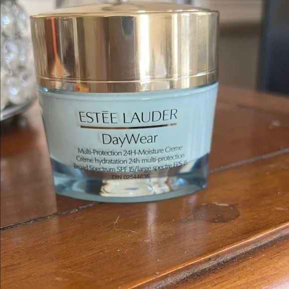 Estée Lauder moisturizer - Picture 1 of 6